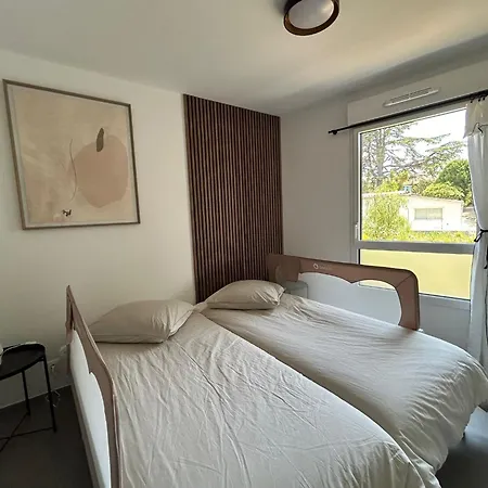 Sea Breeze Apartment *